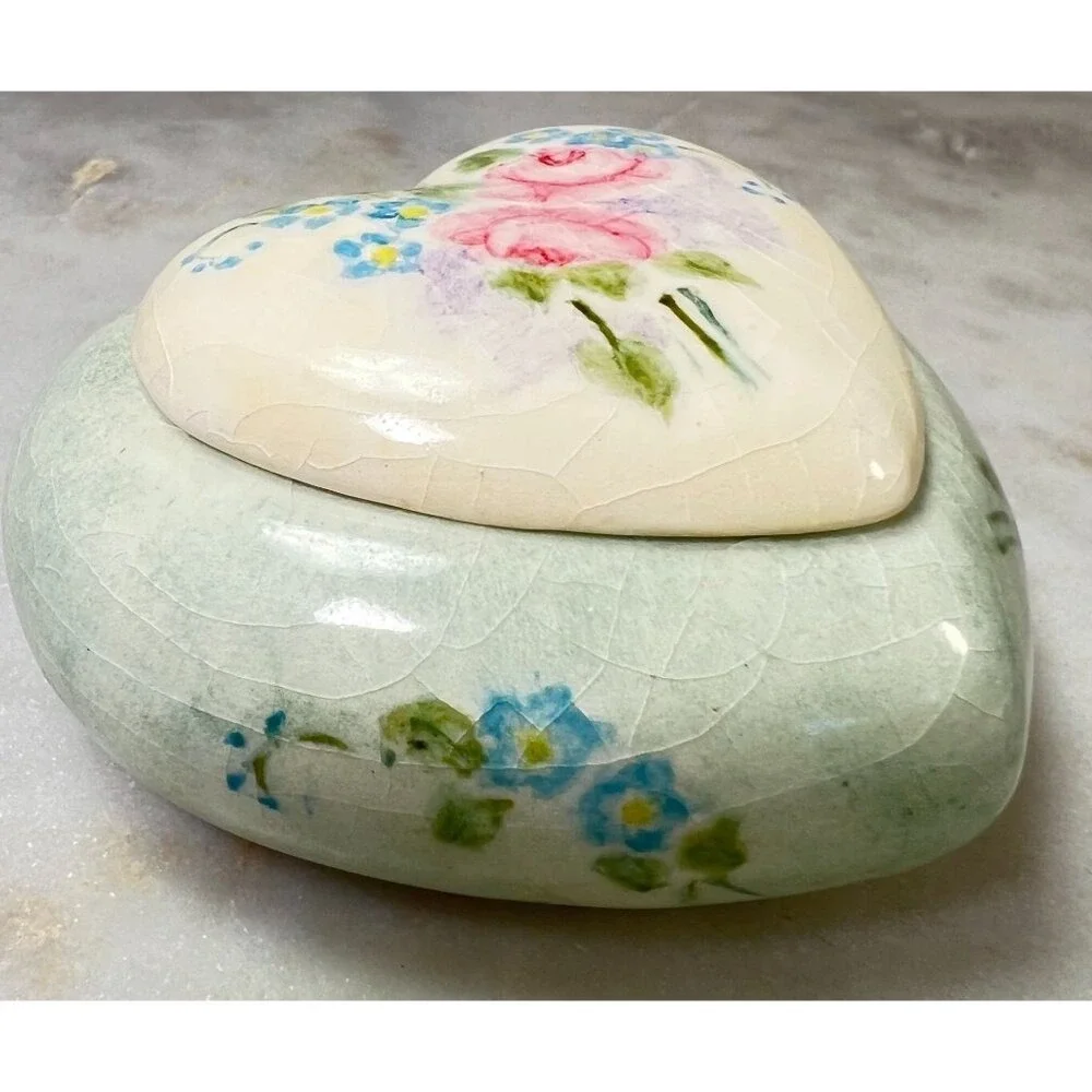 Vtg Ceramic Heart Shaped‎ Trinket Ring Box Floral Hand Painted Age Crackled
